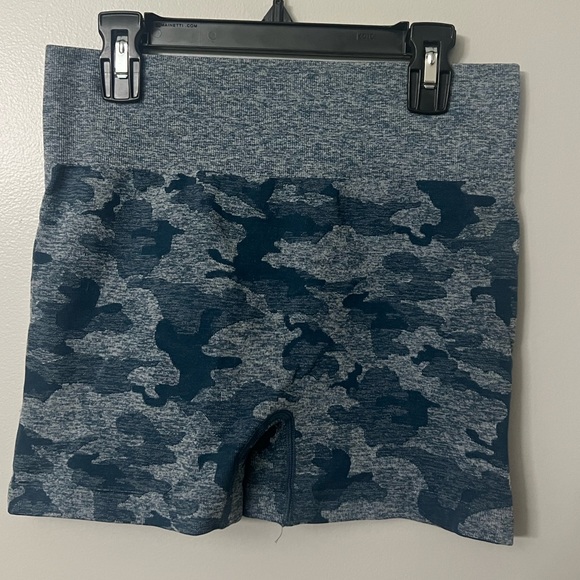 SHEIN camo scrunch workout shorts set (4 total). Size medium - Picture 8 of 10